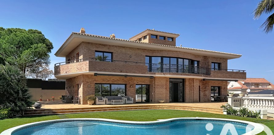 Сasa en Vilanova i la Geltrú, Barcelona, España 6 dormitorios, 685 m2 No. 172788