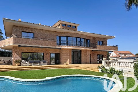 Сasa en venta en Vilanova i la Geltrú, Barcelona, España 6 dormitorios, 685 m2 No. 172788 - foto 3