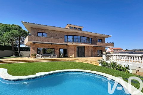 Сasa en venta en Vilanova i la Geltrú, Barcelona, España 6 dormitorios, 685 m2 No. 172788 - foto 4