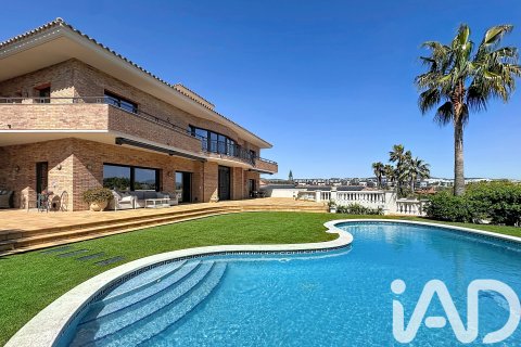 Сasa en venta en Vilanova i la Geltrú, Barcelona, España 6 dormitorios, 685 m2 No. 172788 - foto 2