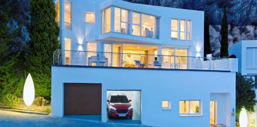 Villa in Altea, Alicante, Spain 4 bedrooms, 405 sq.m. No. 176548