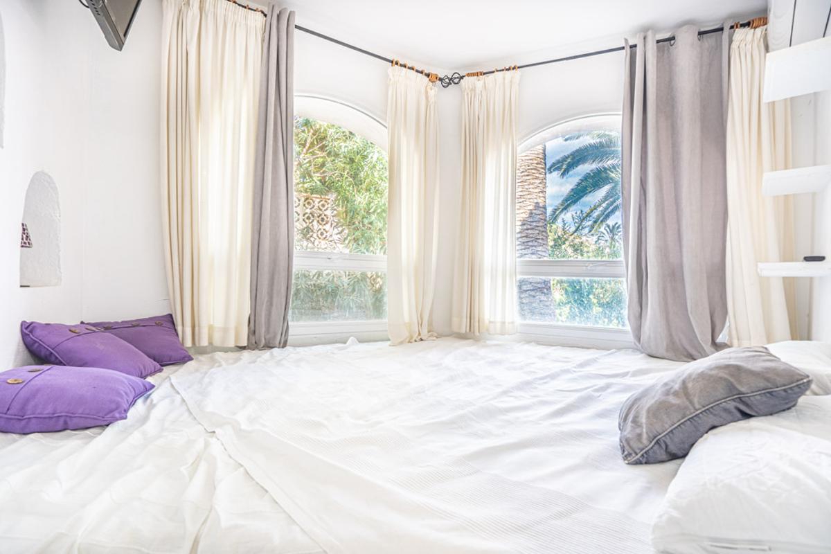 Villa in Calpe, Alicante, Spain 6 bedrooms, 350 sq.m. No. 80279