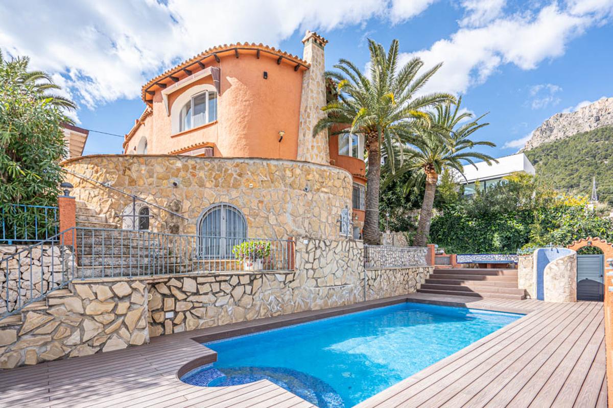 Villa in Calpe, Alicante, Spain 6 bedrooms, 350 sq.m. No. 80279