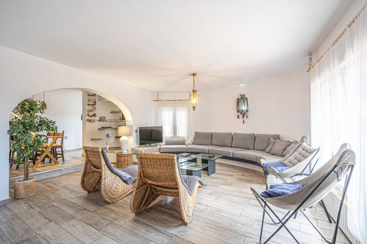 Villa in Calpe, Alicante, Spain 6 bedrooms, 350 sq.m. No. 80279