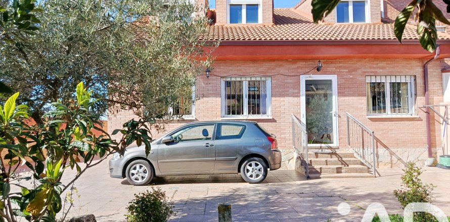 Casa a Meco, Madrid, Spagna 4 camere da letto, 252 mq. N° 172697