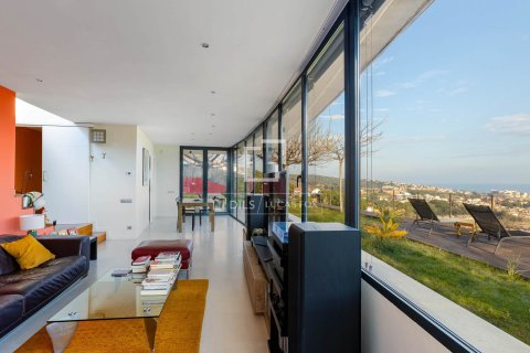 Villa for sale in Alella, Barcelona, Spain 4 bedrooms, 303 sq.m. No. 150653 - photo 4