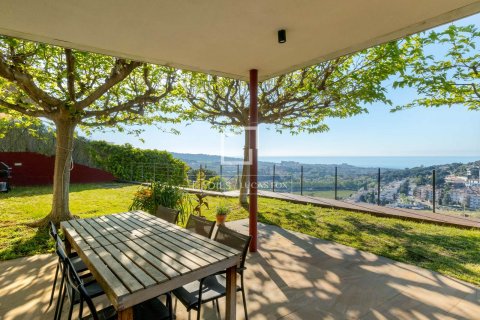 Villa for sale in Alella, Barcelona, Spain 4 bedrooms, 303 sq.m. No. 150653 - photo 3