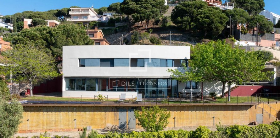 Villa in Alella, Barcelona, Spain 4 bedrooms, 303 sq.m. No. 150653