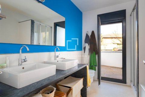 Villa for sale in Alella, Barcelona, Spain 4 bedrooms, 303 sq.m. No. 150653 - photo 17