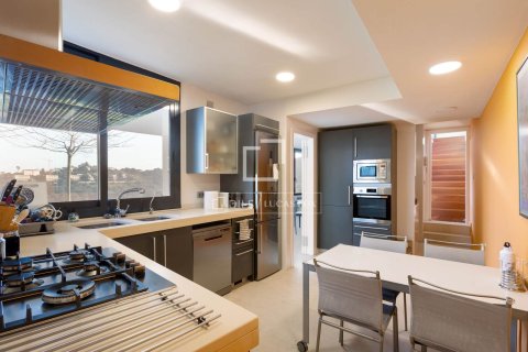 Villa for sale in Alella, Barcelona, Spain 4 bedrooms, 303 sq.m. No. 150653 - photo 10