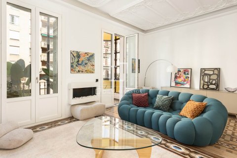 Apartamento en venta en Barcelona, España 3 dormitorios, 135 m2 No. 150652 - foto 2