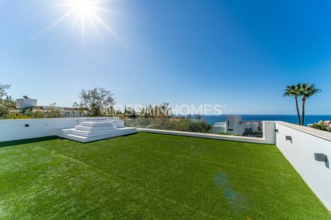 Villa for sale in Benalmadena, Malaga, Spain 5 bedrooms, 367 sq.m. No. 139741 - photo 9