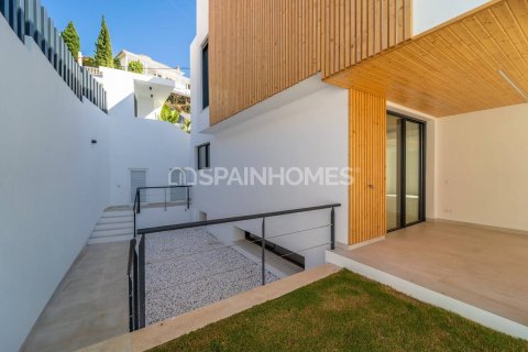 Villa for sale in Benalmadena, Malaga, Spain 5 bedrooms, 367 sq.m. No. 139741 - photo 11