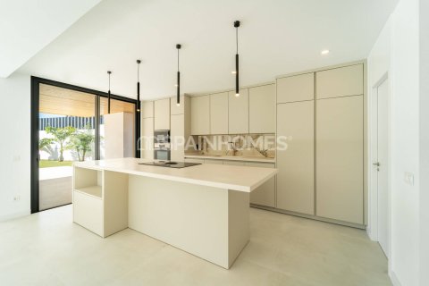 Villa for sale in Benalmadena, Malaga, Spain 5 bedrooms, 367 sq.m. No. 139741 - photo 16