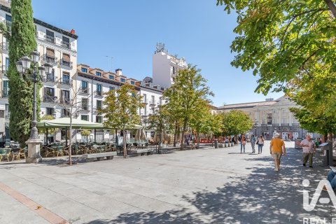 Dzīvoklis īrēšanai Madrid, Spānijā 2 istabas, 91 m2 Nr. 192109 - attēls 27