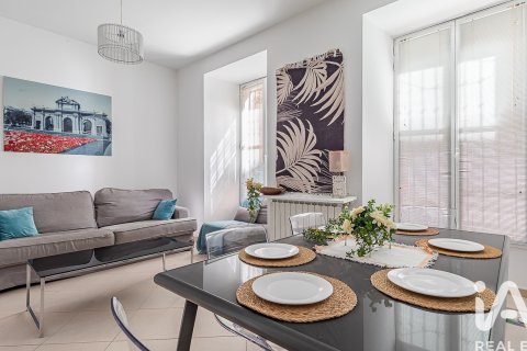 Dzīvoklis īrēšanai Madrid, Spānijā 2 istabas, 91 m2 Nr. 192109 - attēls 3