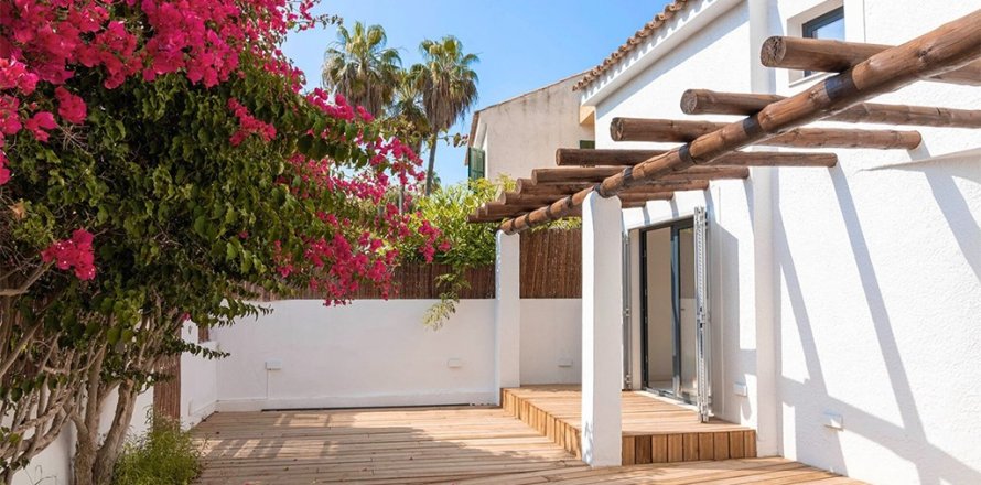 Duplex in Bendinat, Mallorca, Spain 3 bedrooms, 141 sq.m. No. 143405