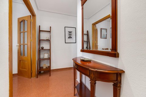 Apartament w Torrevieja, Alicante, Hiszpania 2 sypialnie, 110 mkw. nr 190123 – zdjęcie 17