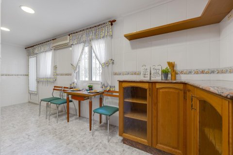 Apartament w Torrevieja, Alicante, Hiszpania 2 sypialnie, 110 mkw. nr 190123 – zdjęcie 19
