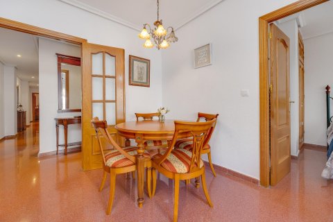 Apartament w Torrevieja, Alicante, Hiszpania 2 sypialnie, 110 mkw. nr 190123 – zdjęcie 8