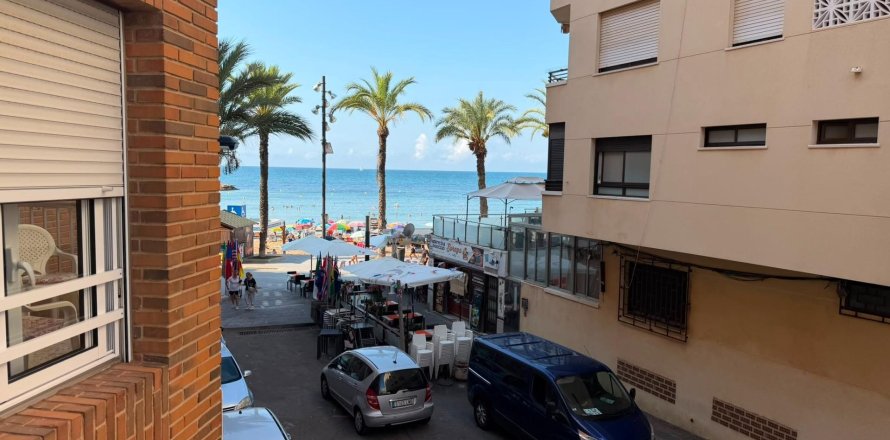Apartment à Torrevieja, Alicante, Espagne 3 chambres, 99 m2 No. 190122