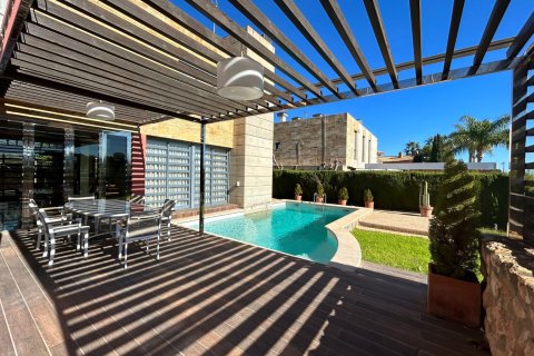 Villa for sale in Alicante, Spain 4 bedrooms, 403 sq.m. No. 146626 - photo 6