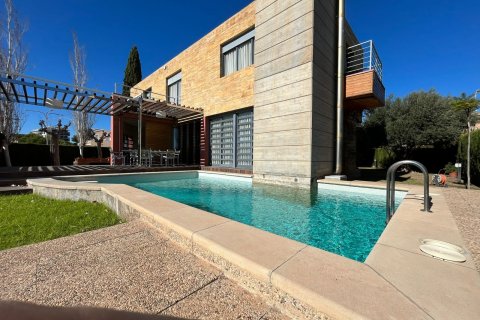Villa for sale in Alicante, Spain 4 bedrooms, 403 sq.m. No. 146626 - photo 8