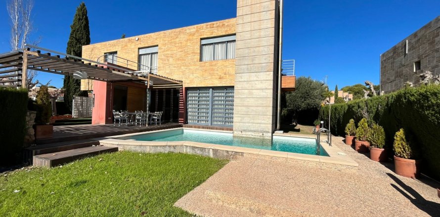 Villa in Alicante, Spain 4 bedrooms, 403 sq.m. No. 146626