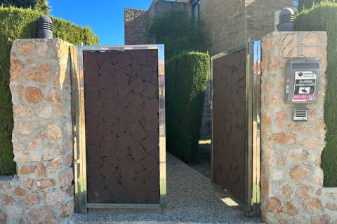 Villa for sale in Alicante, Spain 4 bedrooms, 403 sq.m. No. 146626 - photo 12