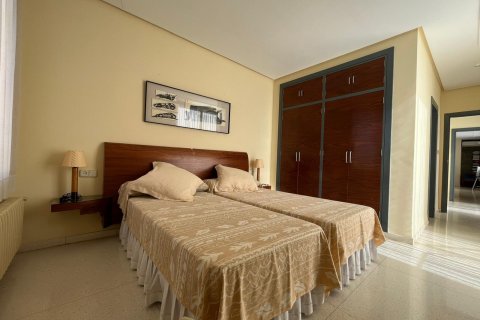 Villa for sale in Alicante, Spain 4 bedrooms, 403 sq.m. No. 146626 - photo 4