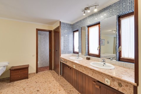 Villa pārdošanā Barcelona, Spānijā 6 istabas, 654 m2 Nr. 134004 - attēls 21