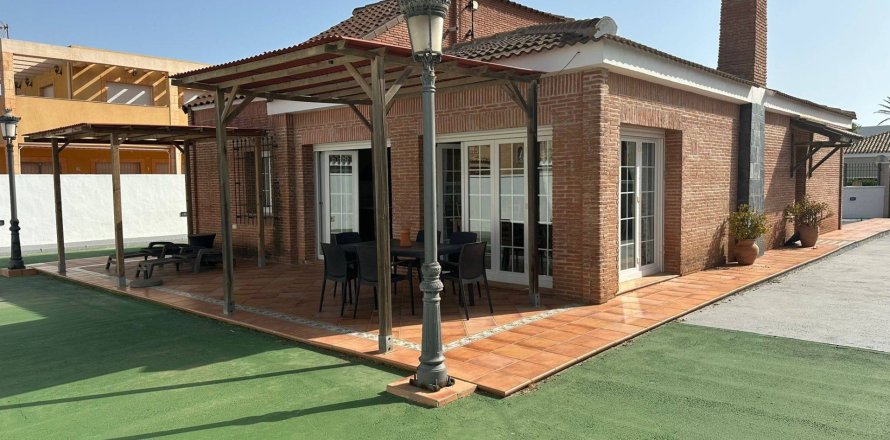 Villa in La Manga del Mar Menor, Murcia, Spain 4 bedrooms, 676 sq.m. No. 152096