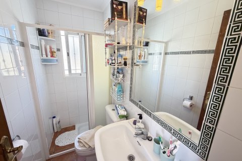 Bungalow till salu i La Zenia, Alicante, Spanien 4 sovrum, 90 kvm. Nr. 161691 - foto 16