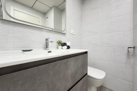 Apartament w Torrevieja, Alicante, Hiszpania 1 sypialnia, 60 mkw. nr 186927 – zdjęcie 25