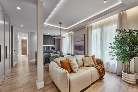 Villa till salu i Madrid, Spanien 3 sovrum, 99 kvm. Nr. 179954 - foto 2