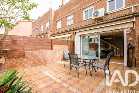 Casa adosada en venta en Premia De Mar, Barcelona, España 3 dormitorios, 151 m2 No. 172992 - foto 1