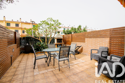Casa adosada en venta en Premia De Mar, Barcelona, España 3 dormitorios, 151 m2 No. 172992 - foto 2