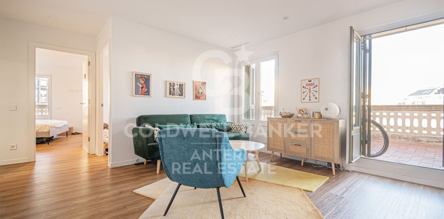 Penthouse in Barcelona, Spain 2 bedrooms, 95 sq.m. No. 159561