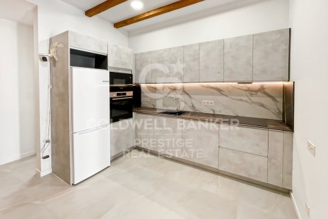 Apartment à vendre à Barcelona, Espagne, 3 chambres, 63 m2 No. 159563 - photo 1