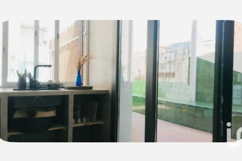 Продажа пентхауса в Бадалона, Барселона, Испания 2 спальни, 70м2 №153496 - фото 7