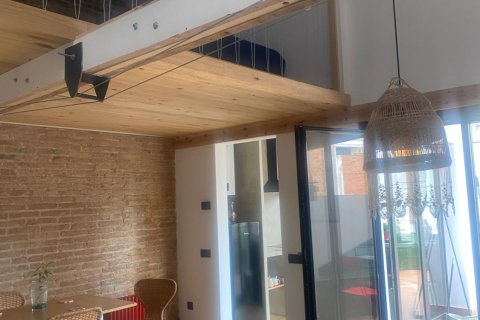 Продажа пентхауса в Бадалона, Барселона, Испания 2 спальни, 70м2 №153496 - фото 9