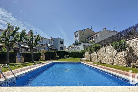 Townhouse à vendre à Sant Pere de Ribes, Barcelona, Espagne, 5 chambres, 230 m2 No. 153491 - photo 2