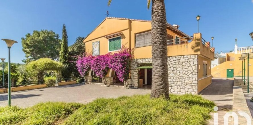 Dom w Alzira, Valencia, Hiszpania 5 sypialni, 754 mkw. nr 153493