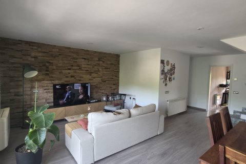 Продажа дуплекса в Сан-Жоан-де-Вилаторрада, Барселона, Испания 3 спальни, 105м2 №195001 - фото 2
