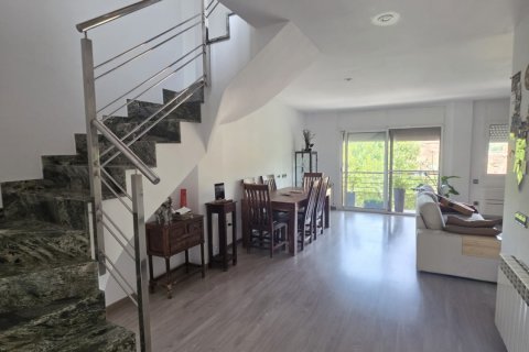 Продажа дуплекса в Сан-Жоан-де-Вилаторрада, Барселона, Испания 3 спальни, 105м2 №195001 - фото 10