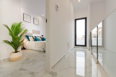 Villa for sale Torrevieja, Alicante, Spain 3 bedrooms, 105 sq.m. No. 113997 - photo 28