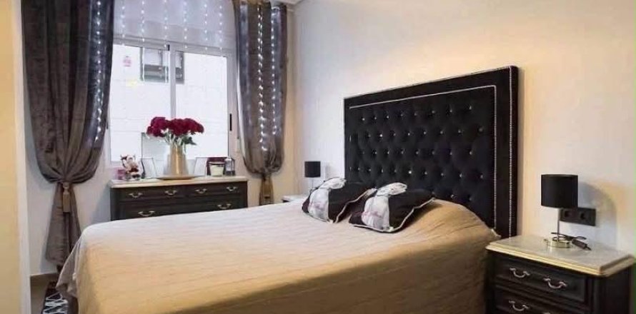 Apartment à Torrevieja, Alicante, Espagne 2 chambres, 56 m2 No. 196205