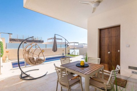 Villa in Alicante, Spain 3 bedrooms,  No. 190200