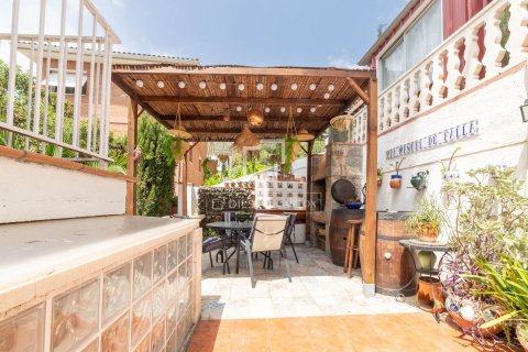 Villa till salu i Castelldefels, Barcelona, Spanien 7 sovrum, 336 kvm. Nr. 194293 - foto 4