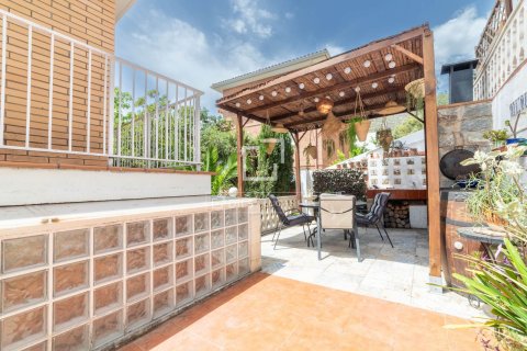 Villa till salu i Castelldefels, Barcelona, Spanien 7 sovrum, 336 kvm. Nr. 194293 - foto 3